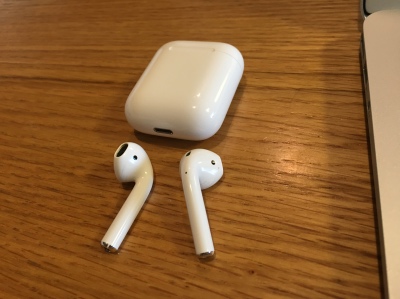 Apple AirPods がおすすめな5つの理由！ 通勤通学用イヤホンは完全ワイヤレスがおすすめです。